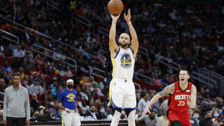 Basket, Nba: Curry trascina Golden State. Morant e Memphis ko a Philadelphia