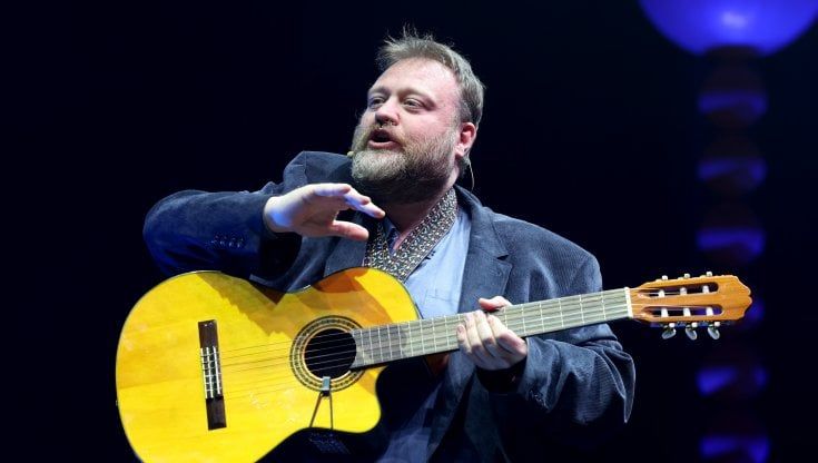 Stefano Fresi: "Faccio feste epocali e piaccio alle donne perché amo mia moglie"