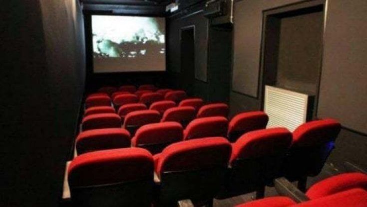 Movida, libri e film insieme: piccole sale contro la crisi