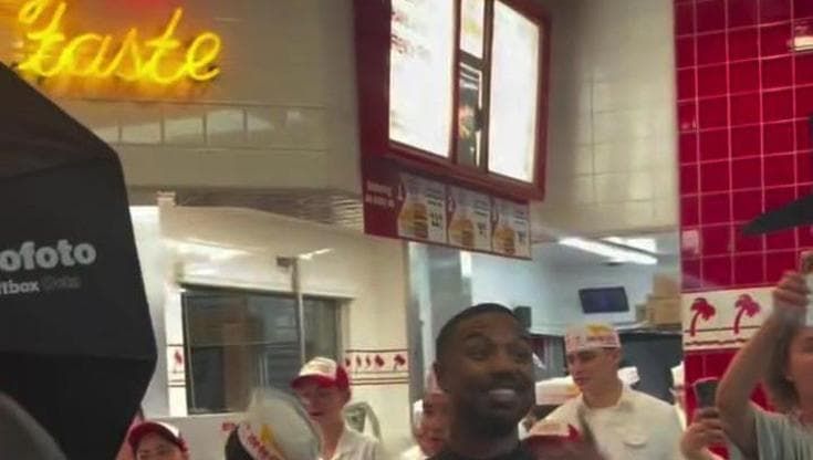 Oscar e patatine fritte: la "cena di gala" di Michael B. Jordan dopo la vittoria come miglior attore