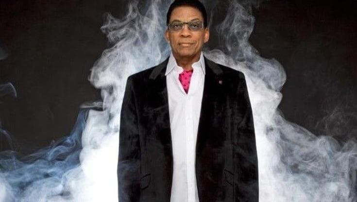 Herbie Hancock, una leggenda del jazz all’ex Nato di Bagnoli