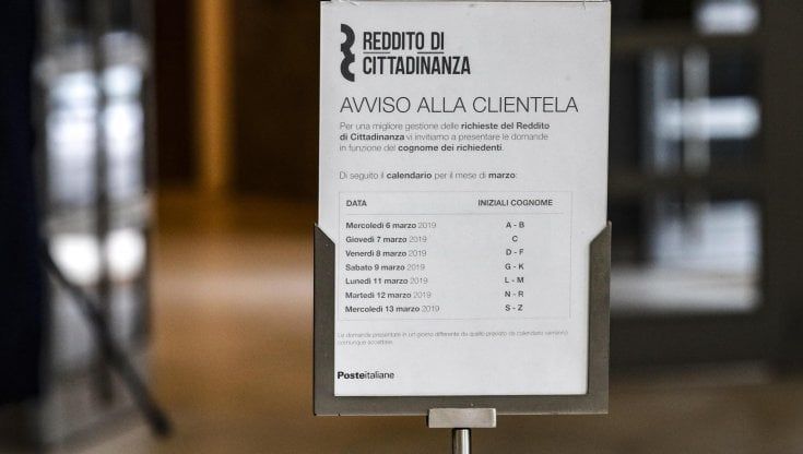 Reddito di cittadinanza, beneficiari in calo: famiglie sotto quota un milione 
