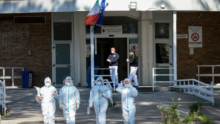 Coronavirus Italia, il bollettino di oggi 12 giugno: 1.723 i nuovi positivi e 52 le vittime. Il tasso positività scende a 0,8%