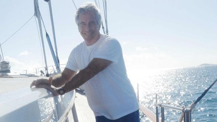 Epstein e l’hacker italiano: “Testiamo il Vaticano per le monete virtuali”