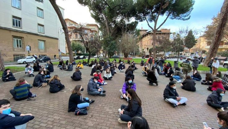 Roma, liceo Giulio Cesare: nel 2020 la preside organizzò un incontro antiabortista