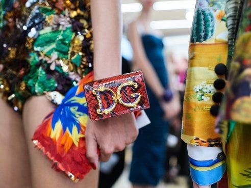 10 borse con il logo da avere nell'armadio questa primavera