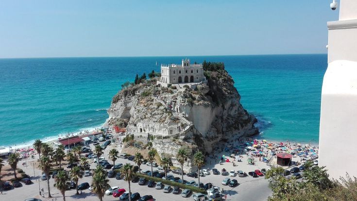 L’appello di Bonomi: “Spinta al turismo o il Pil non riparte”