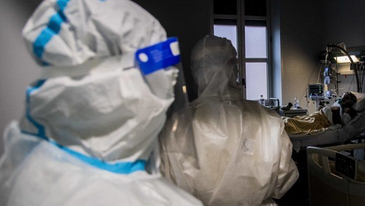 Coronavirus, l'Oms: "A Natale evitare pranzi e cene di famiglia" 