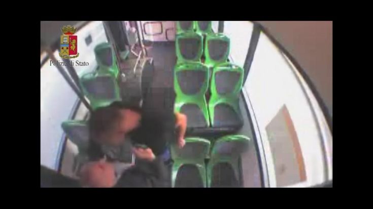 Brescia, le telecamere incastrano l'aggressore sul bus