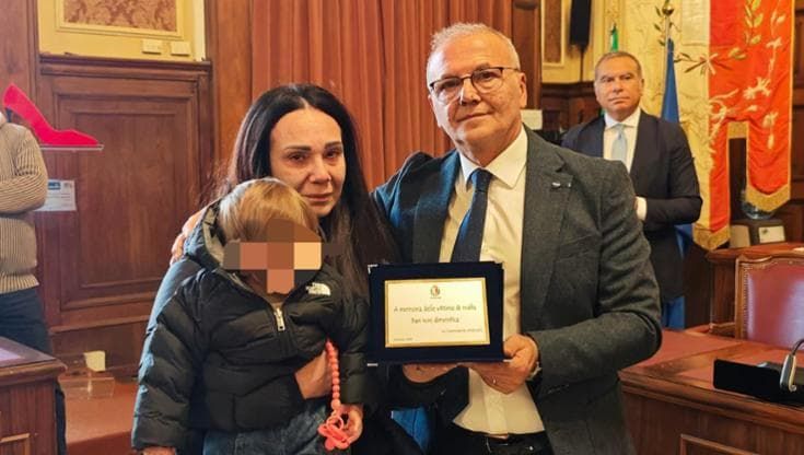 Bari ricorda le vittime della mafia, fra loro anche la madre di Antonella Lopez: "Dolore immenso"