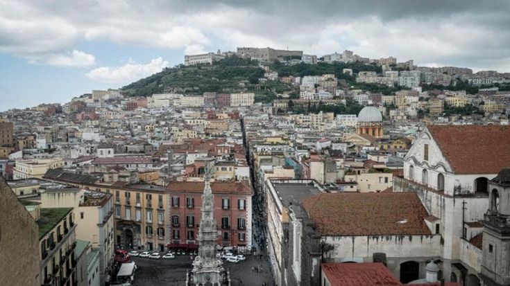 Immobiliare, boom negli acquisti di case di lusso. E Napoli supera Milano: più 7% di investimenti