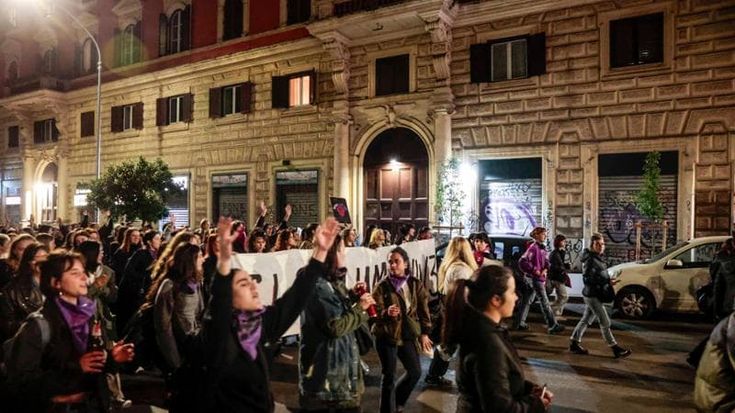 Femminicidio Ilaria Sula, passeggiata ‘rumorosa’ San Lorenzo: “Ci vogliamo vive”