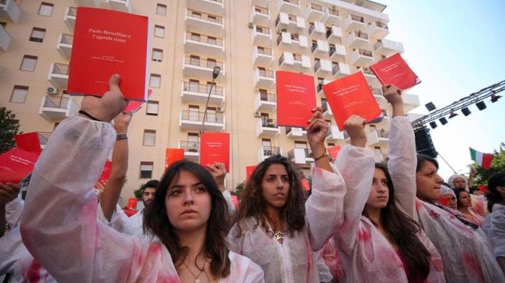 Agende rosse e fiaccole: così Palermo ricorda le vittime del 19 luglio