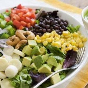 "Sempre più bimbi mangiano vegano", i pediatri in allarme