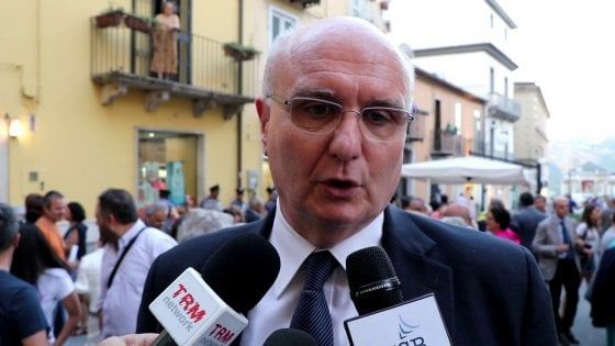 Potenza, offese e bestemmie sui social contro sindaco e Comune