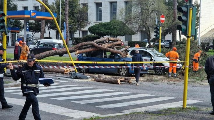 Da Donna Olimpia alla Colombo, la lunga scia di crolli e incidenti