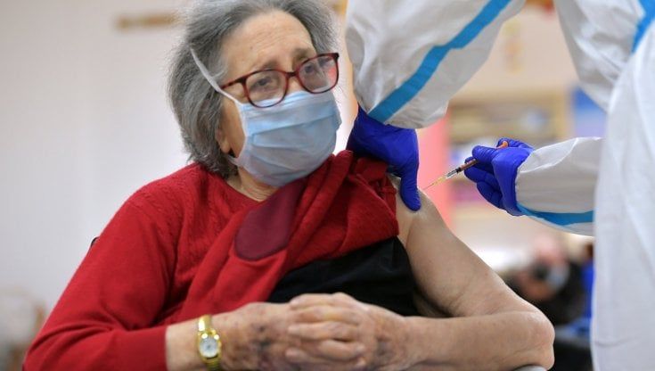 Coronavirus, vaccino nel Lazio:  al via le prenotazioni per gli over 80. Ecco tutto quello che c'è da sapere