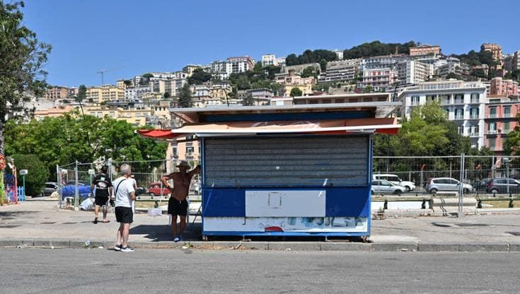 Lungomare, via i chioschi chiusi: vanno rimossi per Coppa America