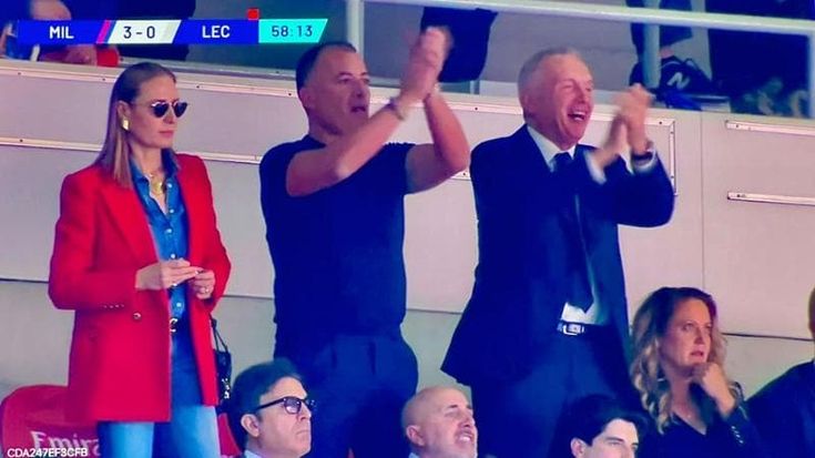 Milan-Lecce, Sticchi Damiani lascia la tribuna furioso dopo aver applaudito ironicamente l’arbitro: ecco cosa è successo