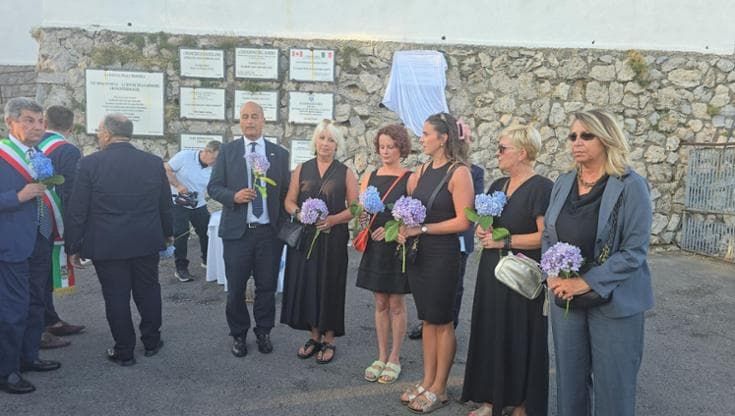 Targa a Faito per il dramma della funivia, la sorella di una vittima: "Grazie ma vogliamo giustizia"