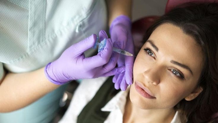 Le ragazze chiedono ritocchi di chirurgia plastica per assomigliare ai filtri dei social