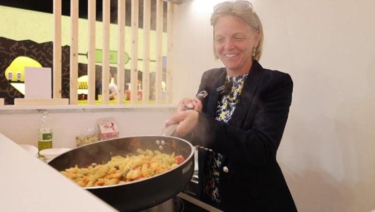 Arianna Fontana versione cuoca: la campionessa olimpica "spadella" la pasta tricolore