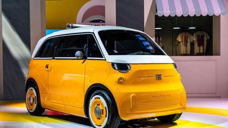 Salone di Parigi, dalle microcar agli umanoidi tutte le curiosità in video