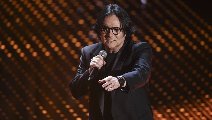 Renato Zero abbraccia il suo pubblico: "Attraverso la mia musica ha trovato il conforto per rimanere a galla"