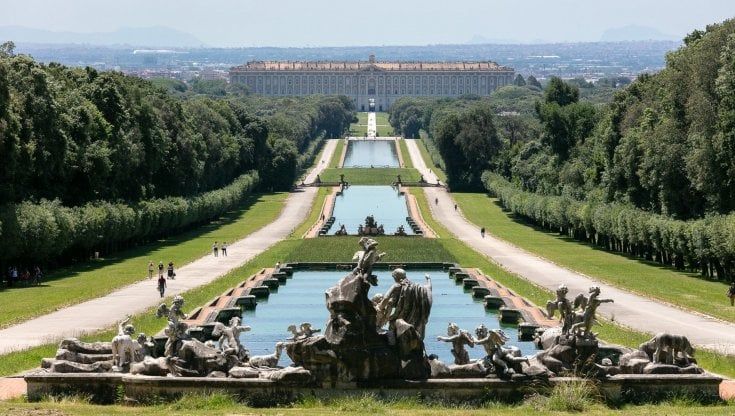 Reggia di Caserta, stop alle auto: i lavoratori useranno veicoli elettrici