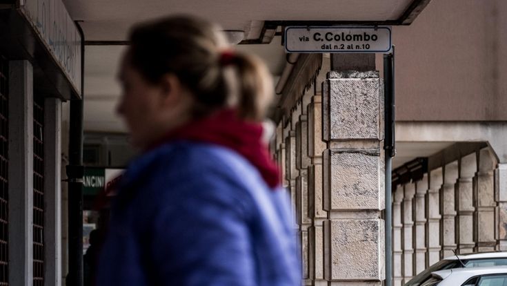 Né sante, né eroine: il paese delle strade solo al maschile 