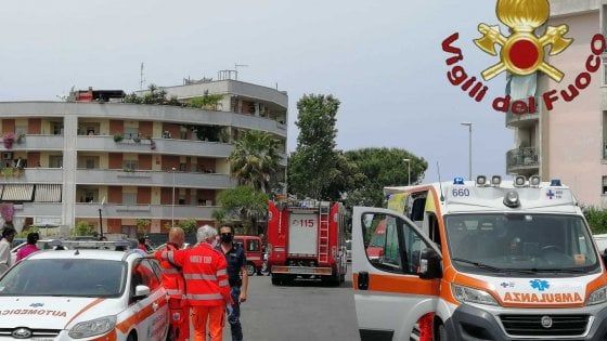 Anzio, fiamme in un garage in Corso Italia