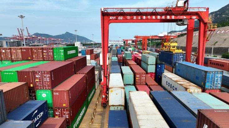 Il crollo del mercato dei noli fa paura: un container da Shanghai a Genova è passato da 14mila a 1.300 dollari in tre anni