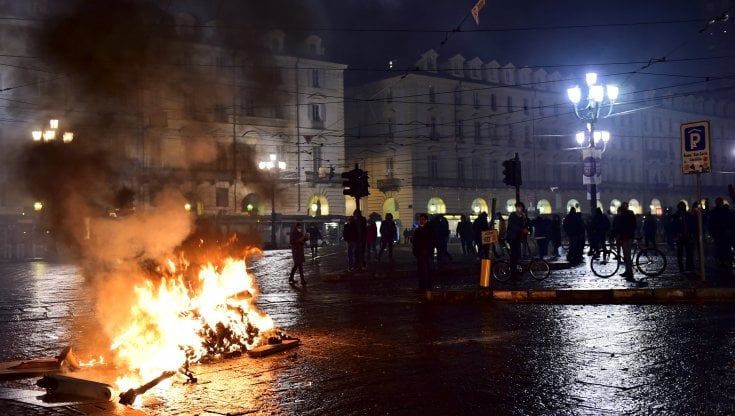 "Fatemi vedere quanto Torino è calda": il volantino che inquieta gli investigatori