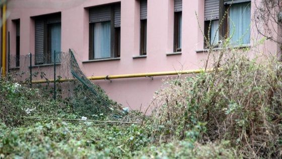 Varese, anziano precipita dal balcone di una casa di cura e muore infilzato