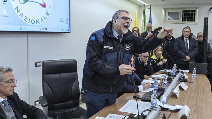 Campi Flegrei, l’ira degli abitanti: “Noi tra le scosse senza vie di fuga”