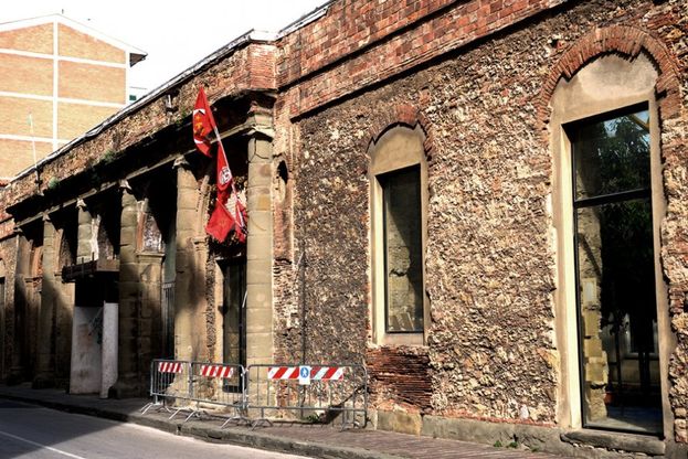 Livorno, transennato e a rischio crollo l'ex teatro in cui nacque il Pci