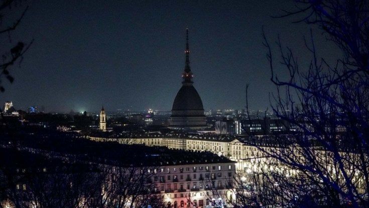 Luci spente e orari ridotti, una vita più rallentata ci salverà dalle crisi energetica