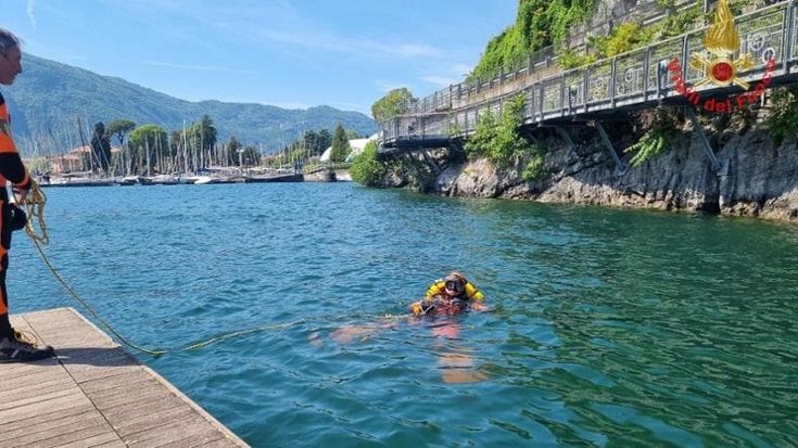 Si tuffa nel lago di Como e non riemerge: morto a 15 anni. Gravissimo giovane recuperato nel Garda