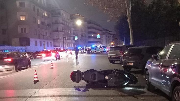 Lungotevere Flaminio, perde il controllo dello scooter e muore a 64 anni
