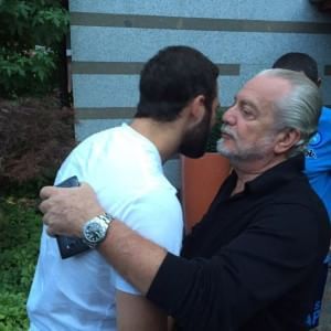 Napoli, Higuain giunto in ritiro. De Laurentiis: "Ben arrivato Pipita"