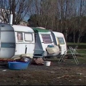 Rimini, la denuncia del vescovo : "Nel campo nomadi di via Islanda umani costretti a vivere come bestie" 
