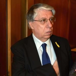 Giovanardi: "I limiti sono giusti, aprire ai non sposati significa favorire i gay"