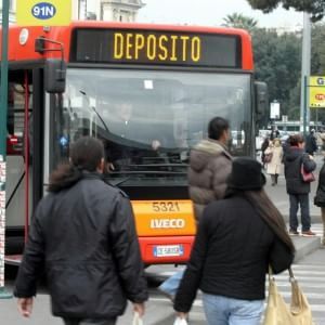 Sciopero Usb, lunedì bus e treni a rischio