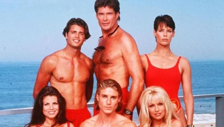 Torna “Baywatch”, Rai 2 riporta in spiaggia gli anni Novanta