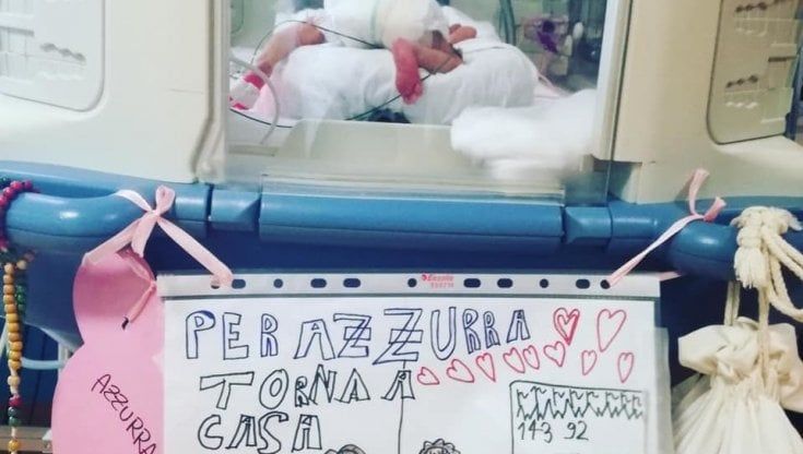 "Azzurra torna a casa": per la neonata prematura i messaggi d'amore dei fratellini