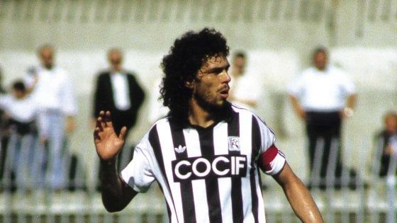 Coronavirus, Casagrande attacca Bolsonaro: "E' assurdo che il governo brasiliano non fermi il calcio"