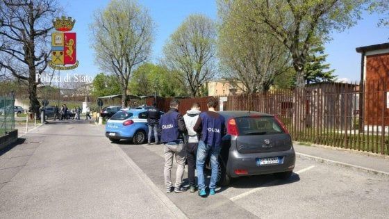 Accoltellato a morte davanti a una discoteca di Brescia: confessa l'assassino 23enne, i due non si conoscevano