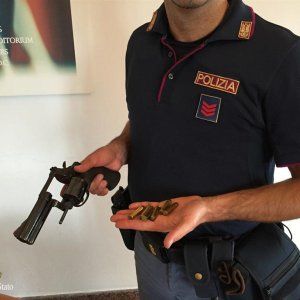 Bari, ai domiciliari ma armato di pistola: trasferito in carcere