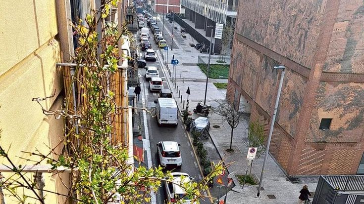 Prende vita la ciclabile tra via Sassetti e Melchiorre Gioia: auto in coda per il cantiere, ma sarà una nuova connessione green