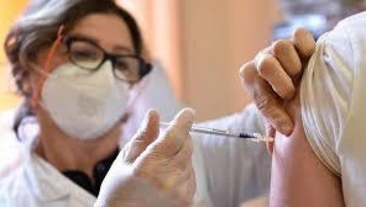 Vaccino contro il Covid, in Italia superata la soglia di 4 milioni di dosi